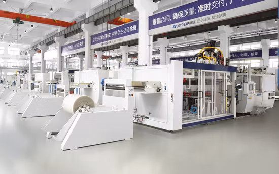 Multi-Stationen-Einweg-Milch-Teebecher, verdickter, hoher, dünner Kunststoffbecher, Saftgetränkebecher, hoher Injektionsbecher, kundenspezifische Tiefziehverpackungsmaschine